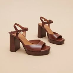 Sandales à Hauts Talons Et Plateformes En Cuir Marron 13 Sandales à Hauts Talons Et Plateformes En Cuir Marron -Xoxo Boutique 01W009159E.1708517025