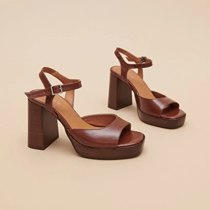 Sandales à Hauts Talons Et Plateformes En Cuir Marron 7 Sandales à Hauts Talons Et Plateformes En Cuir Marron – Image 5