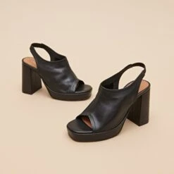 Sandales à Plateformes Et Hauts Talons En Cuir Noir 11 Sandales à Plateformes Et Hauts Talons En Cuir Noir -Xoxo Boutique 01W009160C.1708517031