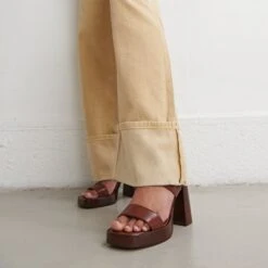 Sandales à Talons Hauts Et Double Brides En Cuir Marron 7 Sandales à Talons Hauts Et Double Brides En Cuir Marron -Xoxo Boutique 01W009163C.1705594235