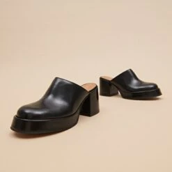 Mules à Plateformes Et Talons En Cuir Noir