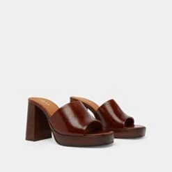 Mules à Bouts Ouverts Et Hauts Talons En Cuir Brillant Marron 15 Mules à Bouts Ouverts Et Hauts Talons En Cuir Brillant Marron -Xoxo Boutique 01W009169D.1708517049