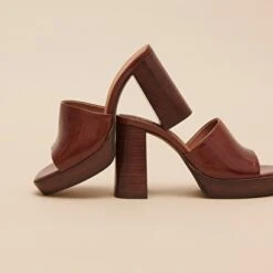 Mules à Bouts Ouverts Et Hauts Talons En Cuir Brillant Marron 20 Mules à Bouts Ouverts Et Hauts Talons En Cuir Brillant Marron -Xoxo Boutique 01W009169I.1708517051