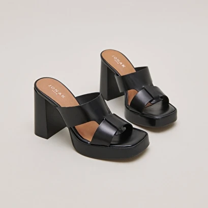 Mules à Brides Et Hauts Talons En Cuir Noir 5 Mules à Brides Et Hauts Talons En Cuir Noir – Image 3