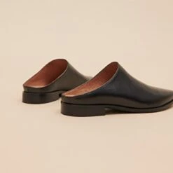 Mules à Bouts Pointus En Cuir Noir 13 Mules à Bouts Pointus En Cuir Noir -Xoxo Boutique 01W009190E.1708516841