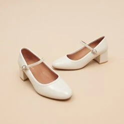 Babies à Talons En Vernis écru 11 Babies à Talons En Vernis écru -Xoxo Boutique 01W009191C.1708516888