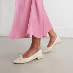 Ballerines à Lacets En Vernis Plissé écru -Xoxo Boutique 01W009217C.1706202342