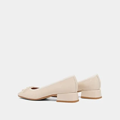 Ballerines à Petits Talons En Vernis Plissé écru 8 Ballerines à Petits Talons En Vernis Plissé écru – Image 6