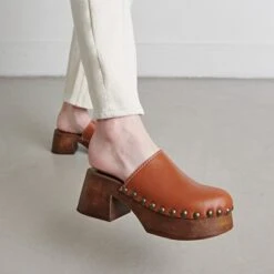 Mules à Plateformes En Cuir Cognac 12 Mules à Plateformes En Cuir Cognac -Xoxo Boutique 01W009256C.1708517191