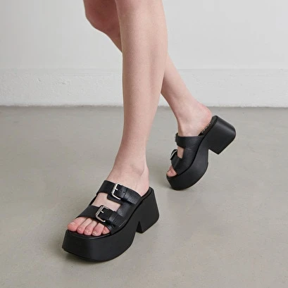 Mules à Brides épaisses, Boucles Et Bouts Ouverts En Cuir Grainé Noir 3 Mules à Brides épaisses, Boucles Et Bouts Ouverts En Cuir Grainé Noir