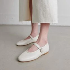 Ballerines à Brides Et Boucles Ajustantes En Cuir écru -Xoxo Boutique 01W009286C.1708516911