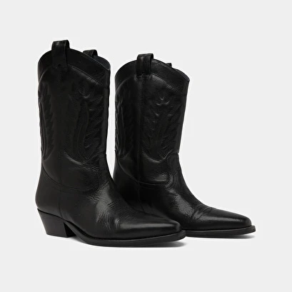 Bottes à Talons Biseautés Et Motifs En Cuir Noir 6 Bottes à Talons Biseautés Et Motifs En Cuir Noir – Image 4