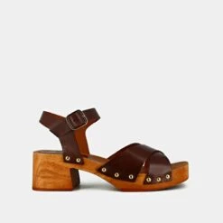 Sandales à Clous Et à Brides Croisées En Cuir Marron