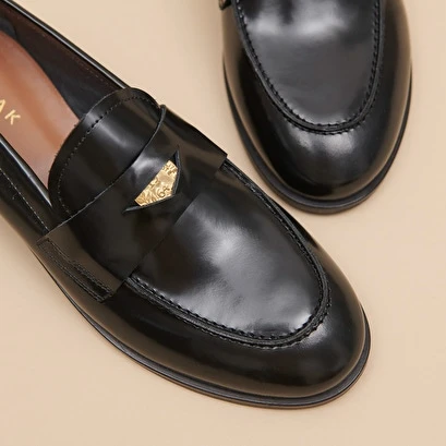 Mocassins à Empiècements Dorés En Cuir Glacé Noir 7 Mocassins à Empiècements Dorés En Cuir Glacé Noir – Image 5