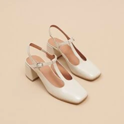 Salomés à Bouts Arrières Ouverts En Vernis écru