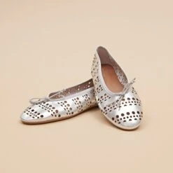 Ballerines Ajourées En Cuir Métallisé Argent 12 Ballerines Ajourées En Cuir Métallisé Argent -Xoxo Boutique 01W009322C.1708516939