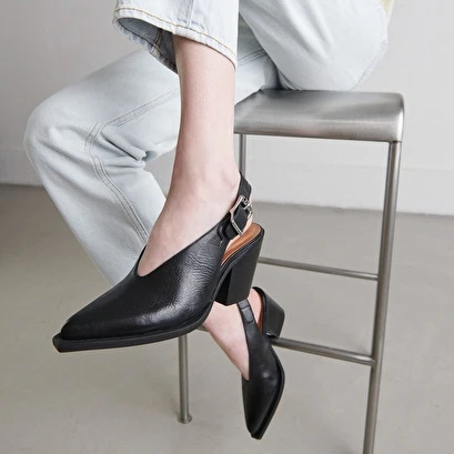 Escarpins à Talons Biseautés En Cuir Noir 5 Escarpins à Talons Biseautés En Cuir Noir – Image 3