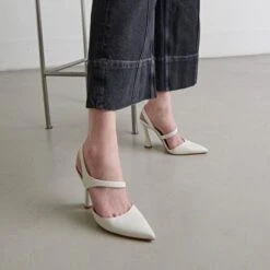 Escarpins à Bouts Pointus En Cuir écru 12 Escarpins à Bouts Pointus En Cuir écru -Xoxo Boutique 01W009338C.1708516985