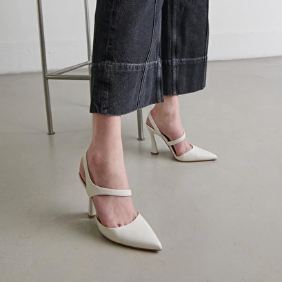 Escarpins à Bouts Pointus En Cuir écru 5 Escarpins à Bouts Pointus En Cuir écru – Image 3