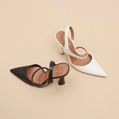 Escarpins à Bouts Pointus En Cuir écru 9 Escarpins à Bouts Pointus En Cuir écru – Image 7