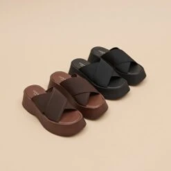 Mules Compensées à Lanières Croisées En élastique Marron Foncé 16 Mules Compensées à Lanières Croisées En élastique Marron Foncé -Xoxo Boutique 01W009465G.1708517176